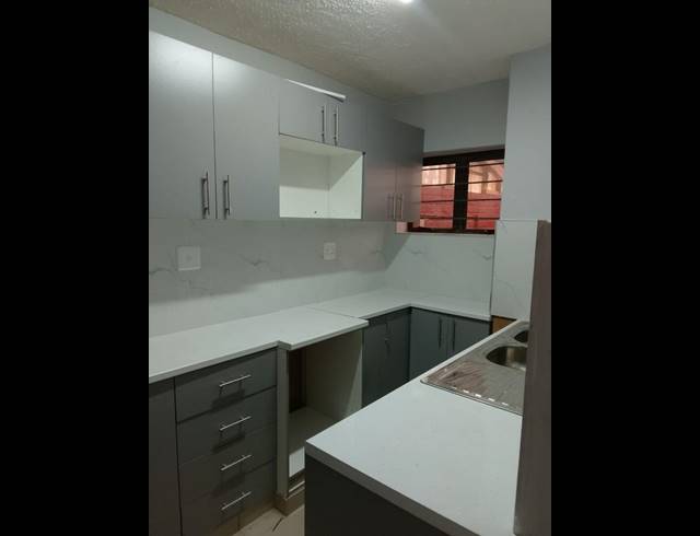 4 BEDROOM PROPERTY TO RENT IN OVERPORT